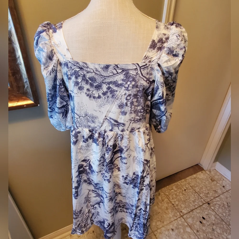 Dress - Picture 4 of 9